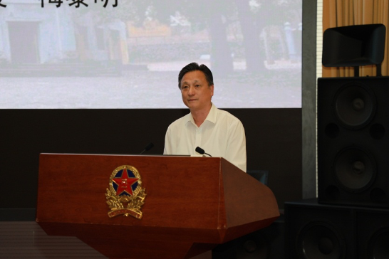 盐城军分区马小军政委作主旨发言▲ 陆军防空兵学院周泉兴教授作主旨