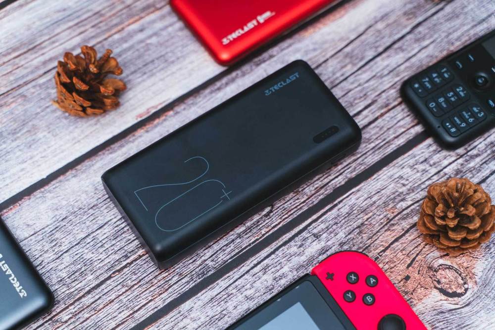 轻松出行一个移动电源就够了台电c20pro