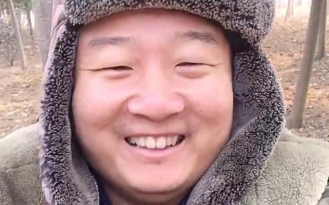 郭老师跟giao哥对骂她自称直播一姐有代表作而giao哥只会坑礼物