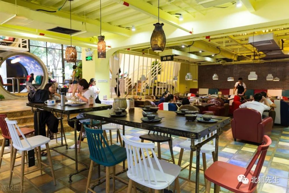 山东夫妻开快餐店,顾客用9.9元吃一天,反而年赚80万,套路易学