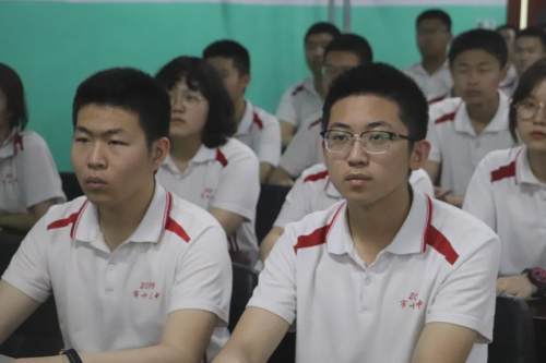 重庆大学授予衡水十三中优秀生源基地