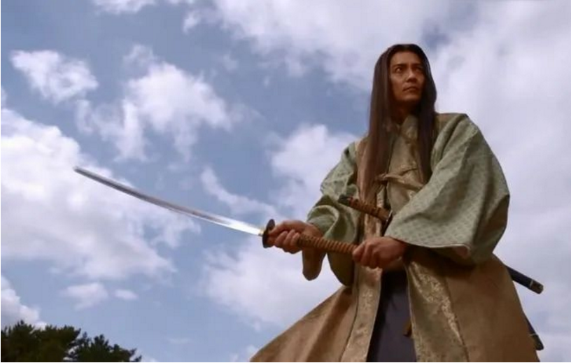 在对战的过程中,刀剑依靠锋利的刀刃,才会给对方造成伤害