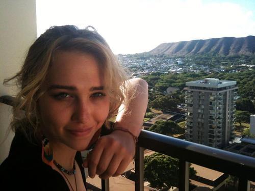 大家好,我是小苏 .今天来和大家讲一位天才画家阿琪雅纳·卡玛瑞克.