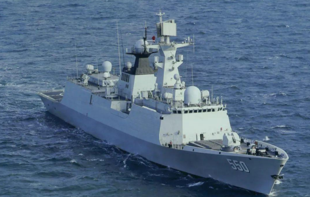 美航母刚进南海解放军054护卫舰紧随其后台媒山东舰进驻三亚