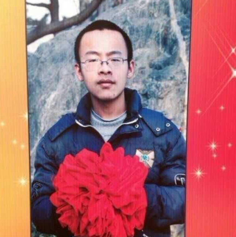 最终谢畅以709分的成绩,获得了四川高考理科状元,被清华北大抢着录取