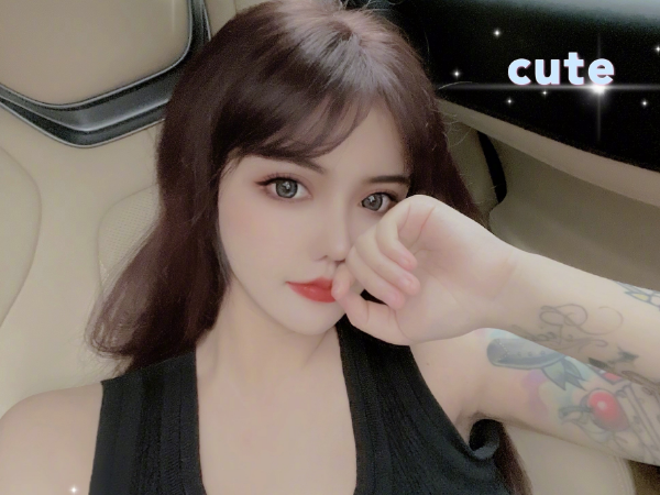 兜儿为证没整容晒高中军训照片大眼睛尖下巴很自然