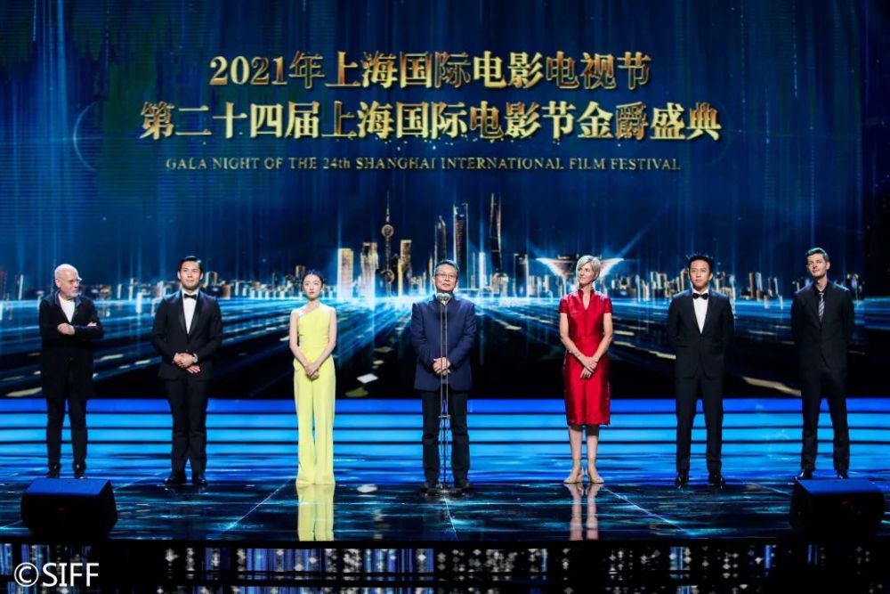 今年,恢复举办的线下电影市场共吸引到200家中外展商,打通线上的国际