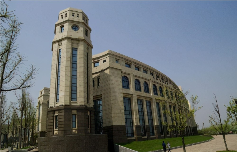 复旦经院不招学硕而专硕学费超10万穷人孩子学不起金融了