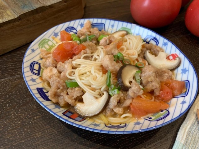 小宝宝都爱吃的番茄滑肉面,鲜香可口,爽滑入味,营养丰富