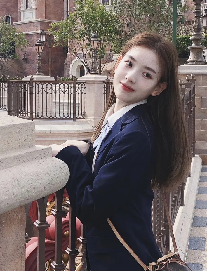 手撕王思聪成顶流后孙一宁分享好物撞脸章若楠否认带货劝大家不要激动