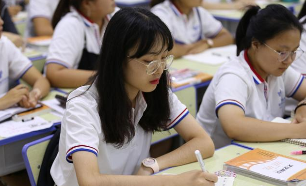 女生高考查分"0分",不着急不上火,反而坐等985录取通知书