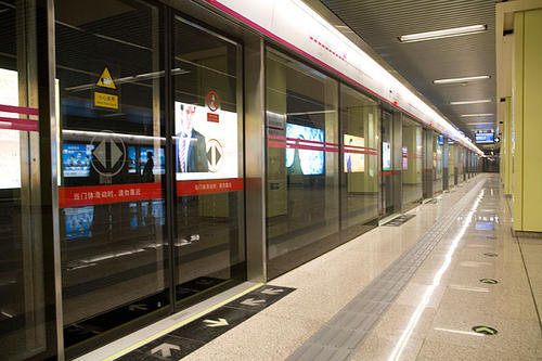 北京地铁3号线站台图片