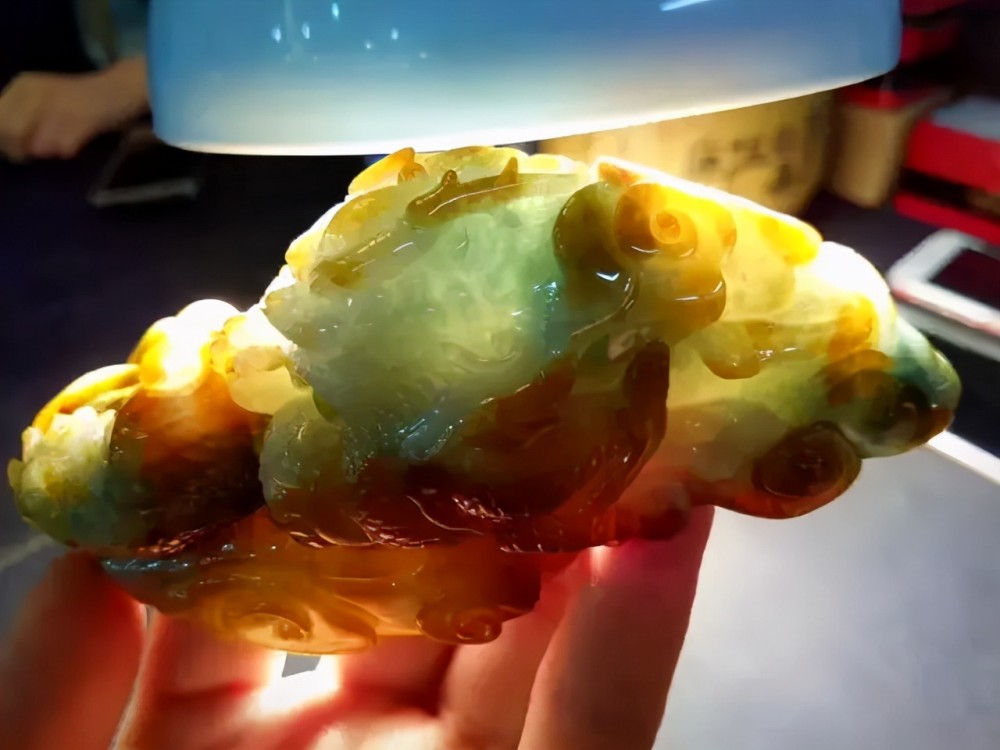 5000入手的大马坎半山半水原石,最终整块被雕刻成精美龙摆件