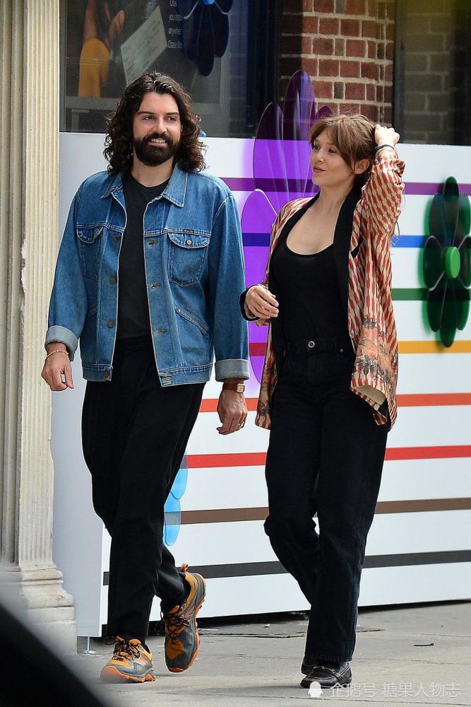 据外媒报道,伊丽莎白·奥尔森在参加节目时改口管未婚夫叫老公了,五年