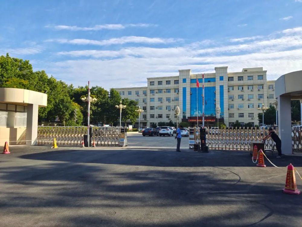 安新县政府大门垛子拆了细看育才路改造提升大变化