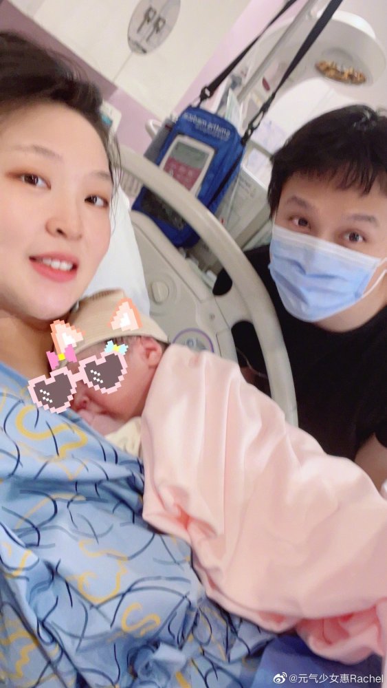 女排奧運冠軍當媽 惠若琪懷抱女兒亮相 曬全傢福 老公陪伴照料 新聞百分百