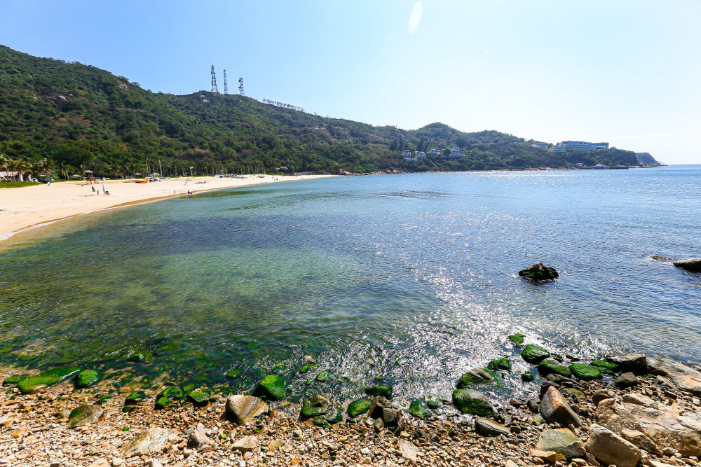 其中濱海棧道緊鄰格力東澳大酒店,一頭直通南沙灣鑽石銀灘,另一頭與