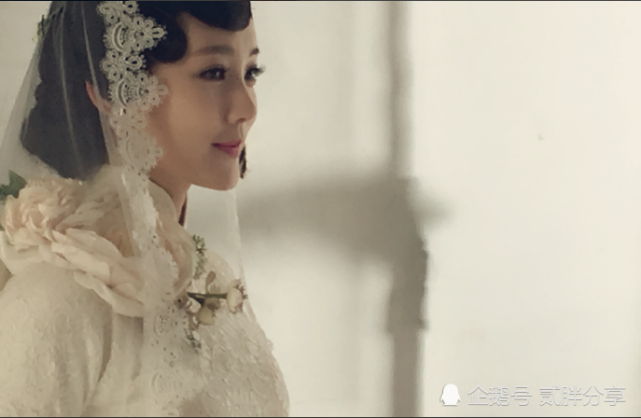 2015年,因在试戏中表现突出,李一桐主演民国玄幻网络剧《半妖倾城》并