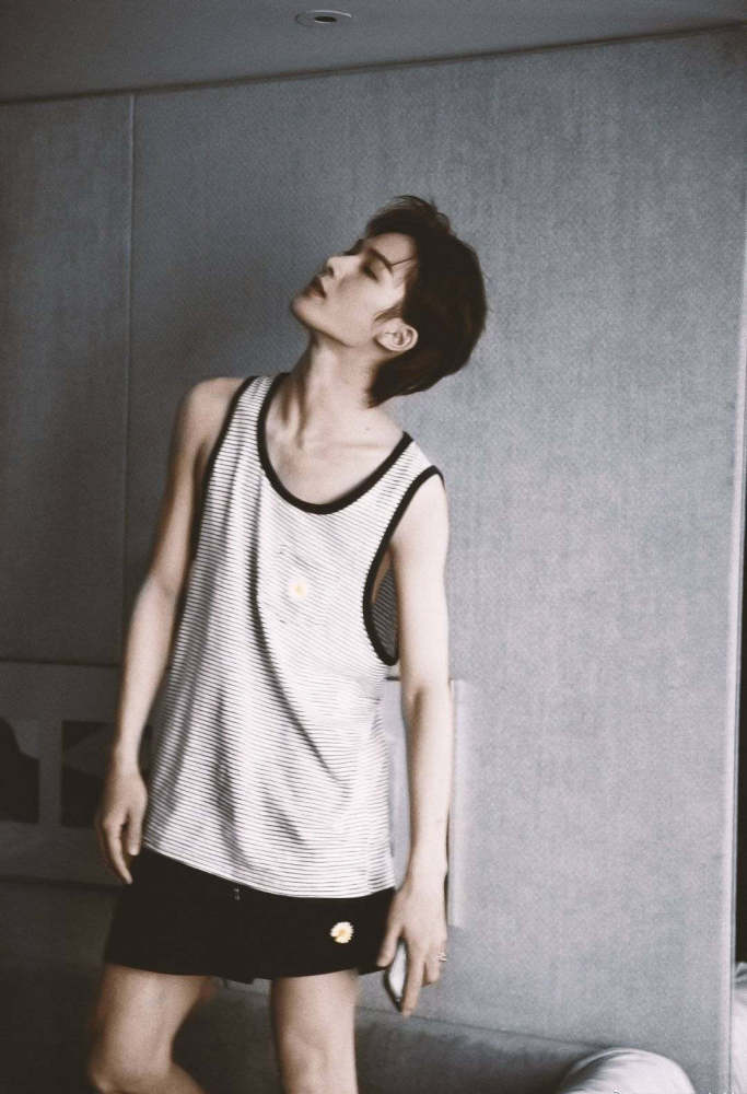 男明星瘦成纸片人干尸火柴棍还被夸也太惊悚了吧