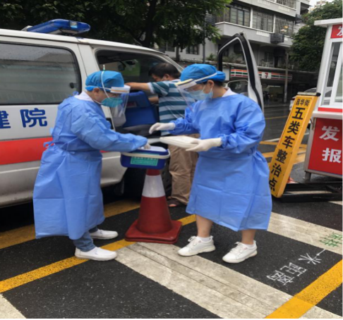 芳村直击:疫情封闭区孕妈产后大出血,多方合作抢救化险为夷