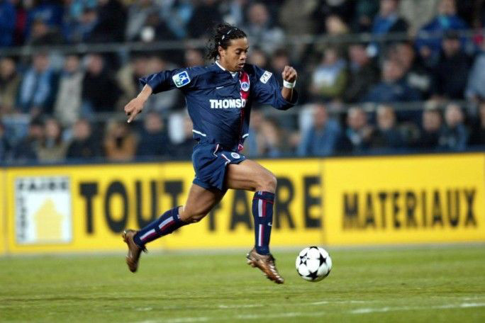 传奇球星小罗调侃拉莫斯离队,水爷霸气回击,网友:火星撞地球