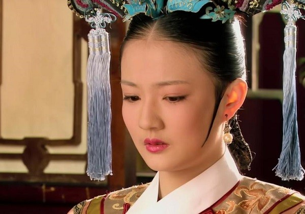 《甄嬛传》玉娆为何收养果郡王的儿子?她的心机周密,不输其姐!