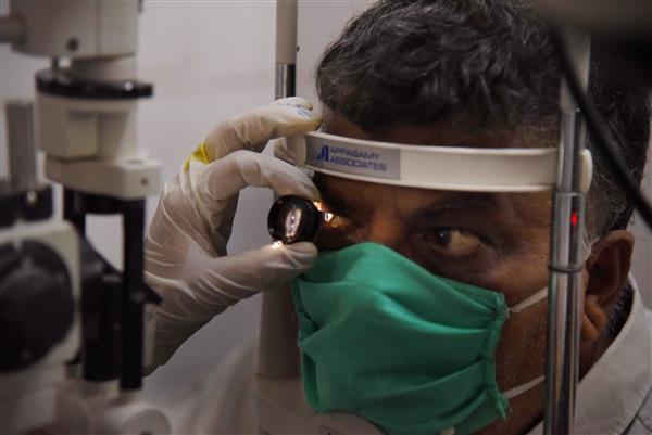 印度4儿童患新冠又感染黑毛霉菌,眼睛变黑只能摘除眼球保命_腾讯新闻