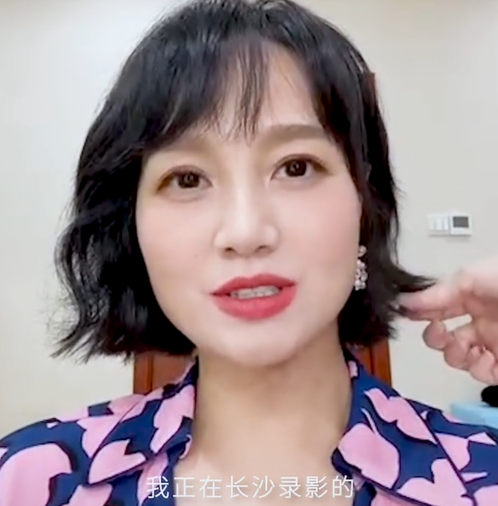 39岁朱丹产后首带俩娃现身半岁儿子皮肤白嫩吸睛临产时险大出血