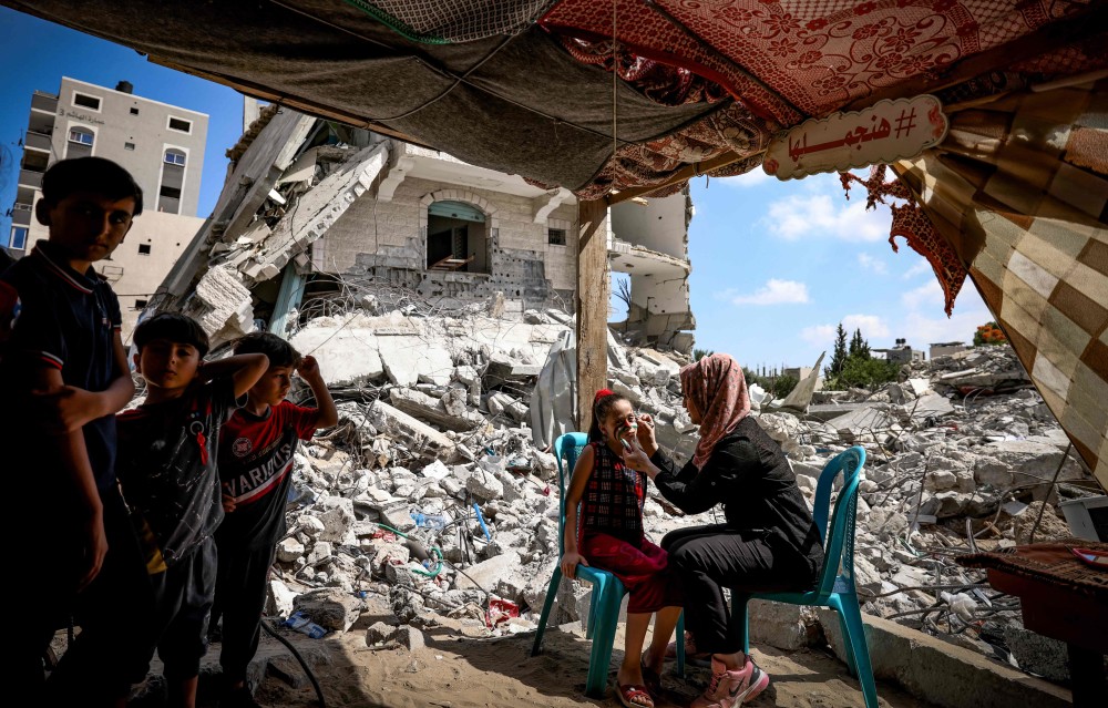 外代一线废墟上的生活