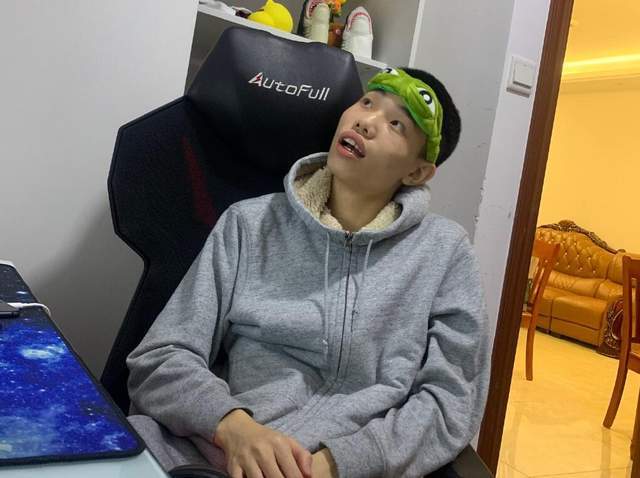 鲨鱼公开神秘女友不是日常两个虚拟女友身形压制t0电气鼠