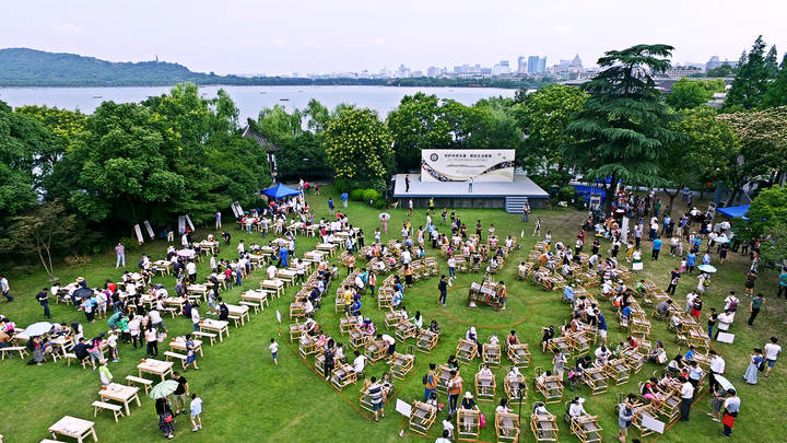 浪漫潮范,大草坪成了杭城文化活动的人气担当_腾讯新闻