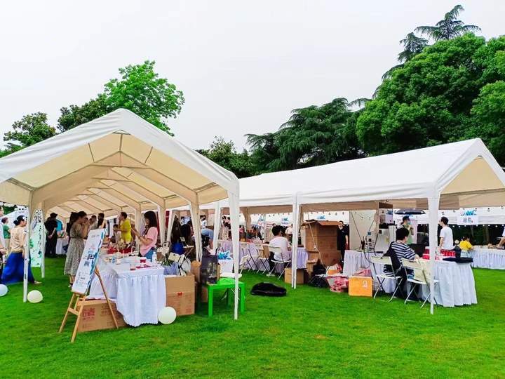 浪漫潮范,大草坪成了杭城文化活动的人气担当_腾讯新闻