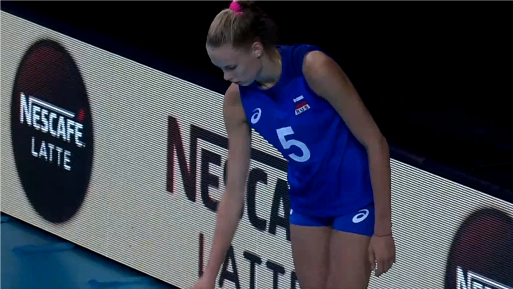 拉尔森2个ace球终结比赛,美国女排3