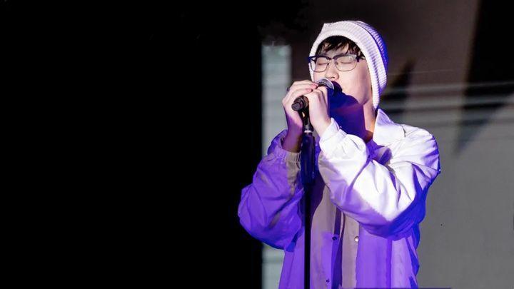 ak首次回应外界争议,称自己不会轻易被击倒,可惜网友并不买账