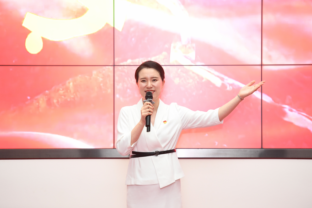 (韶山红色宣讲员:李瑛讲述《韶山冲的火塘 嘉兴南湖红船》的故事)