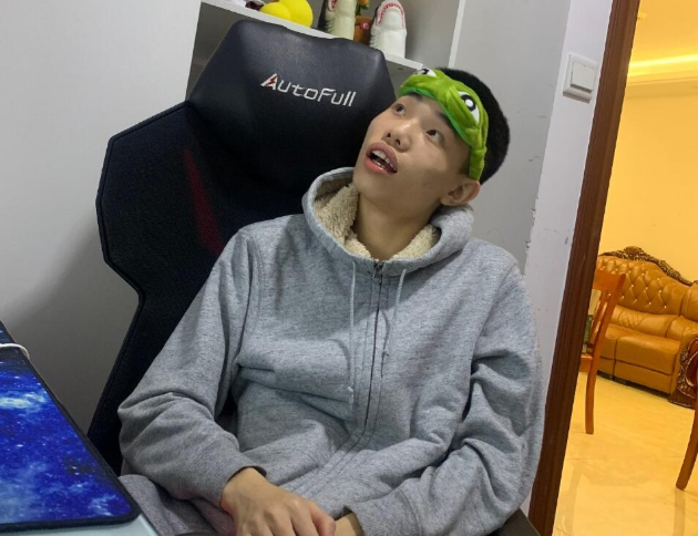 吃鸡主播鲨鱼秘密恋爱直播间连续三声告白网友们听傻了