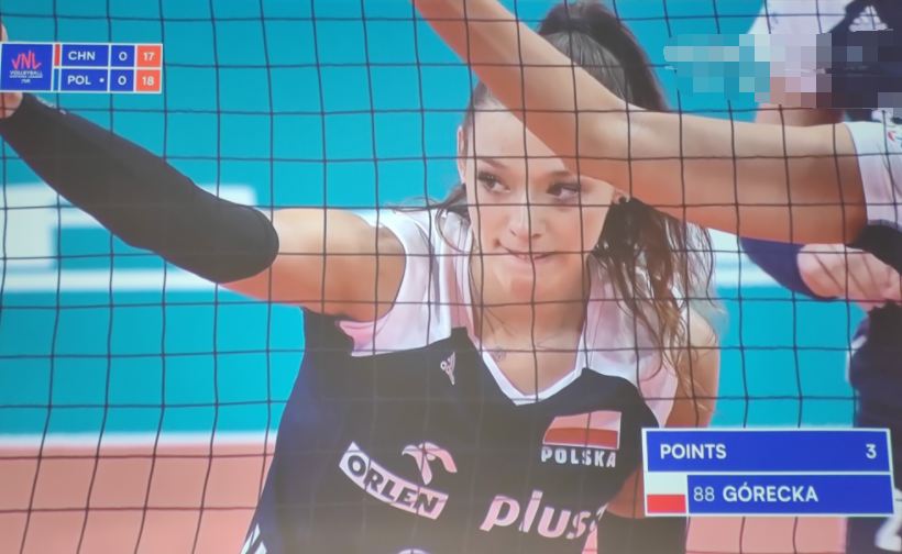 3:0!中国女排豪取6连胜,波兰88号球员超高颜值抢镜