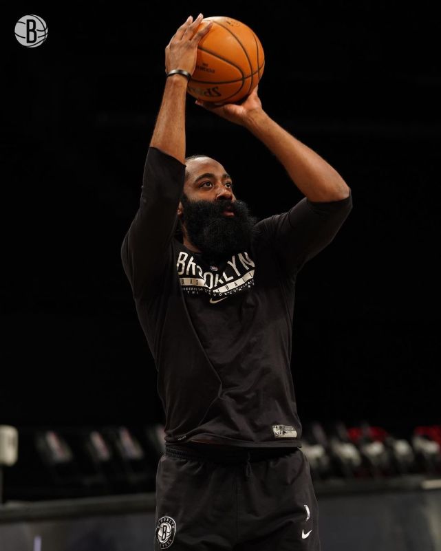 名记驳斥黑哈登言论:说哈登没伤的人肯定是瞎了,且100%失明那种