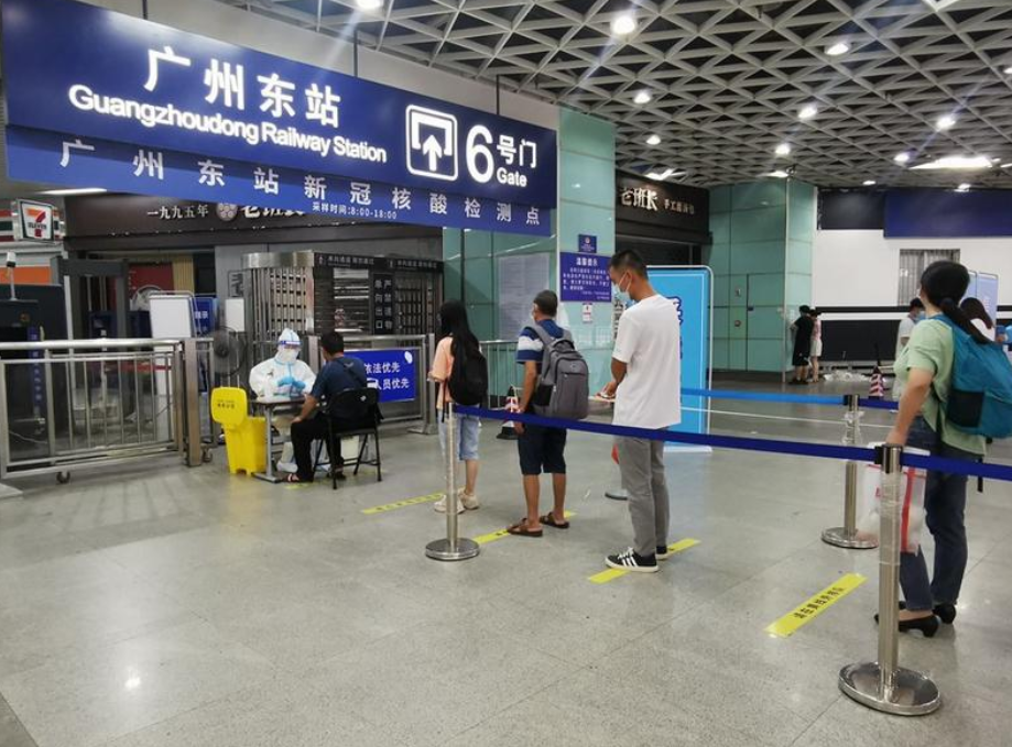 据广州站客运人员介绍,为方便旅客就近检测,广州站,广州东站现场安排