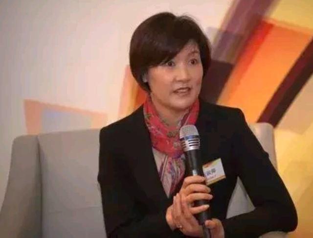 这位银行女高管,酷爱名酒,贪污1400万,包括29箱茅台,获刑12年