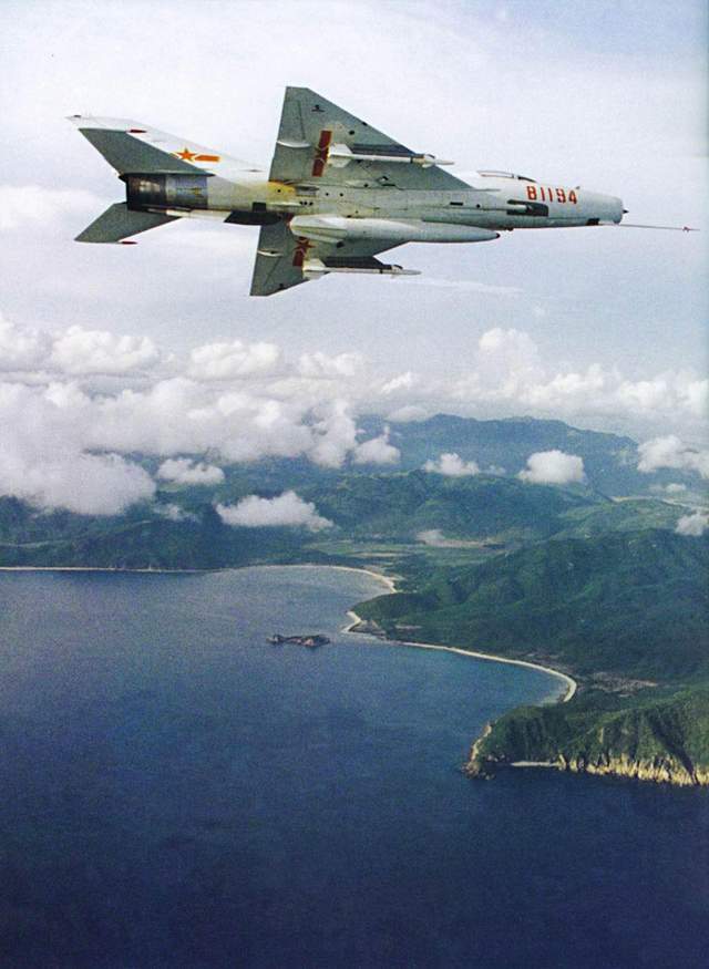 伤害性不大侮辱性极强歼7巡航台海退休前发挥余热