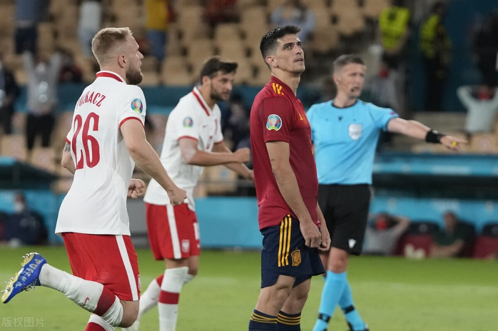 西班牙队1比1战平波兰球迷揪出最大水货罚丢点球葬送胜局