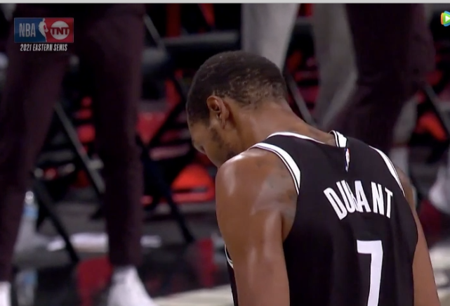 53分钟48分 杜兰特刷爆纪录拼到无力 把头深埋双肩太落寞