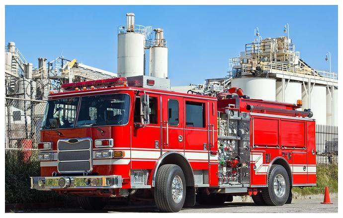 为啥中国消防车需要从国外进口国产消防车的差距到底在哪