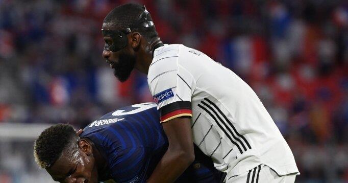 嘴咬博格巴肩膀,曼联巨星愤怒投诉_腾讯新闻