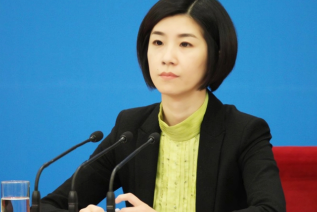 外交部女翻译官张璐饱读诗书因一句翻译走红深受学生追捧