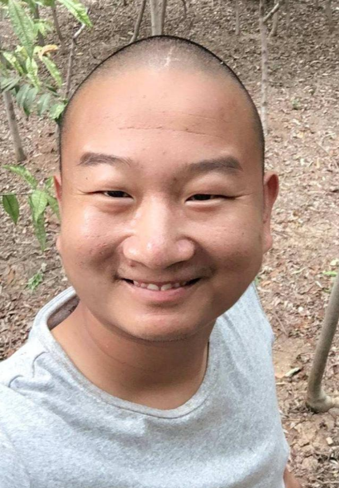 giao哥走穴捞金不料被观众胖揍现场一片混乱只能抱头鼠窜