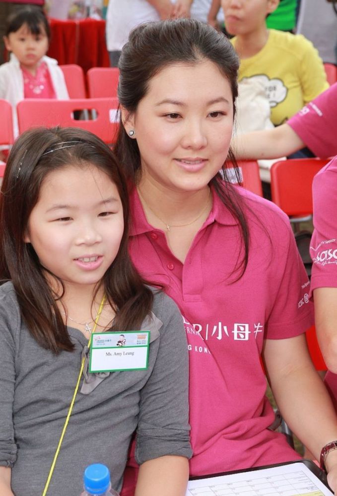 伏明霞女儿18岁生日,老公梁锦松礼物引人热议,豪门的