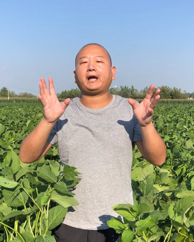 giao哥演出被打想还手却被阻拦看到视频后卤蛋何苦为难卤蛋