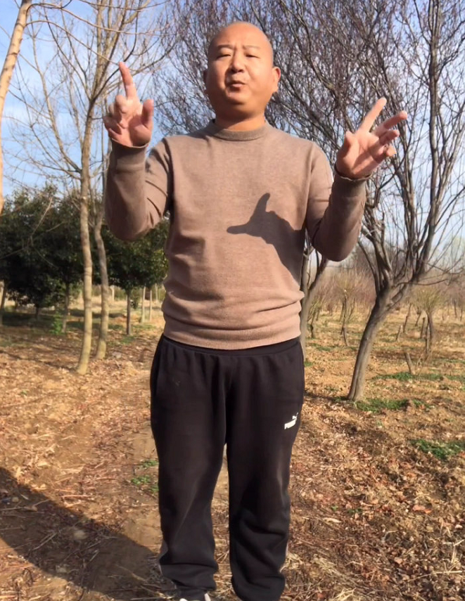 giao哥演出被打想还手却被阻拦看到视频后卤蛋何苦为难卤蛋